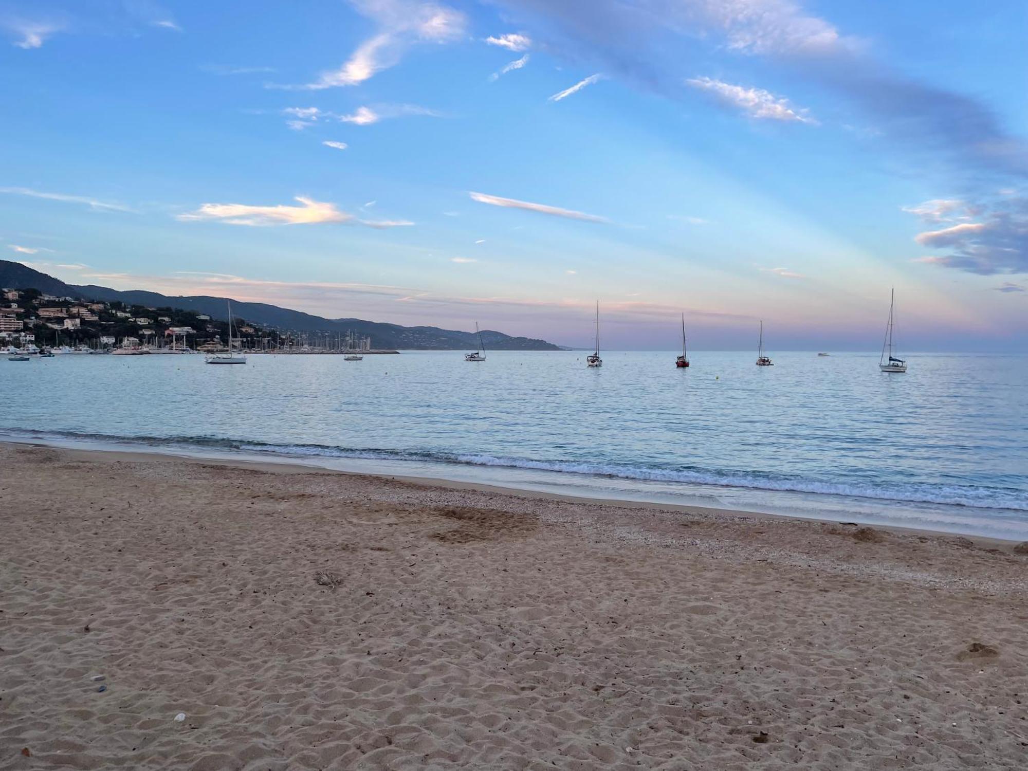 T3 A 300M Plage Avec Piscine Tennis Le Lavandou Zewnętrze zdjęcie